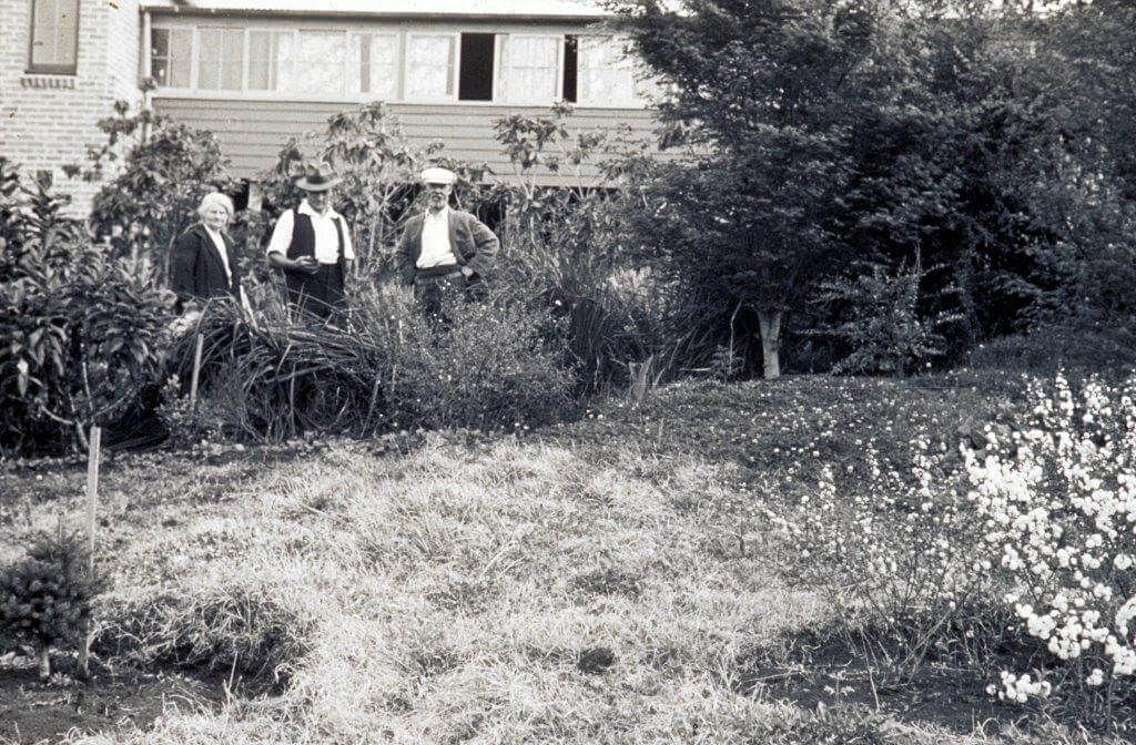 Effie and Alfred with head gardener George Tunbridge