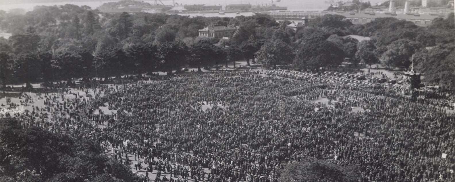 ANZAC Day crowds at the Domain