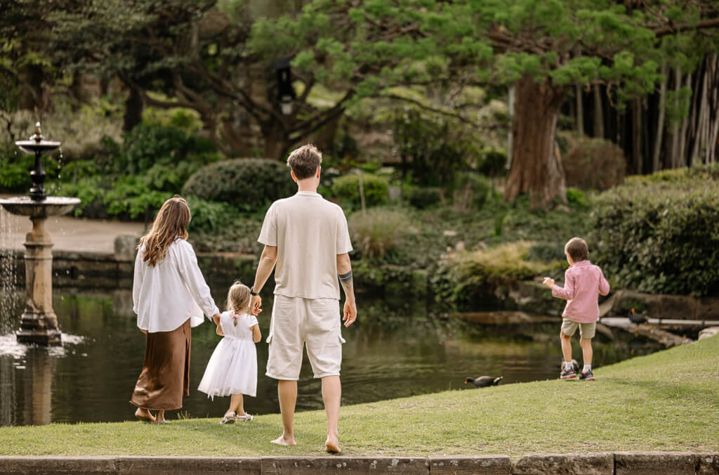 venues-main-pond-family-enjoying-pond-1024x676.jpg